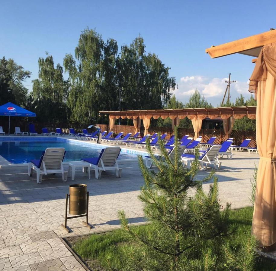 Relax Hotel - Restaurant Complex Novomoskovs'k Exterior photo